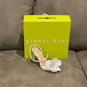 Gianni Bini White Heels with Bow Accent